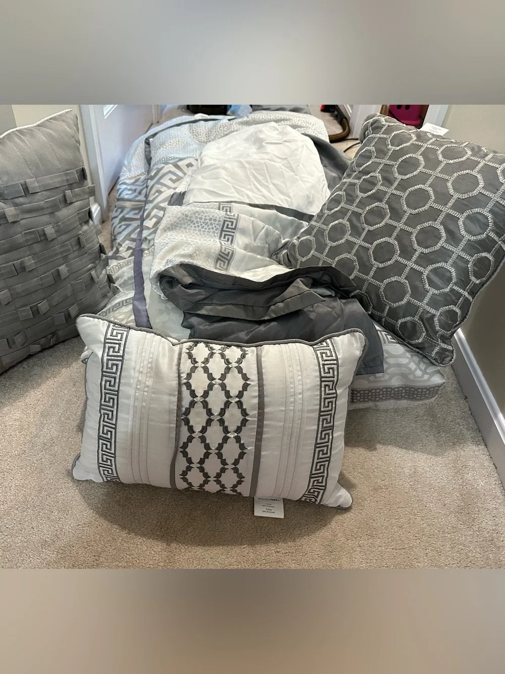 Full Size Gray Madison Park comforter Set Bed